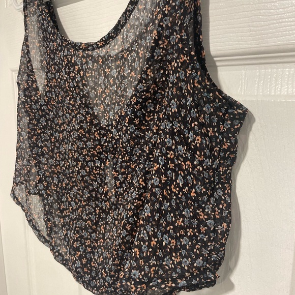 Brandy Melville - Floral Top - Picture 3 of 7